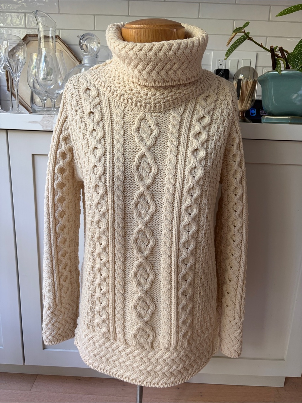 Carriag Donn 100% merino wool Cable-Knit Turtleneck Sweater made in Ireland 🇮🇪